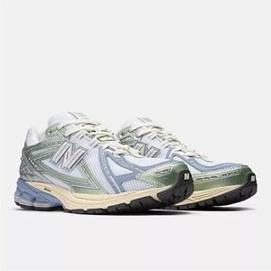 New Balance Women's Sneakers in Green and Blue